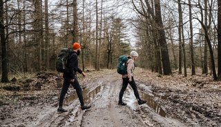 De Bever Buitenexperts testen de schoenen op verschillende terreinen