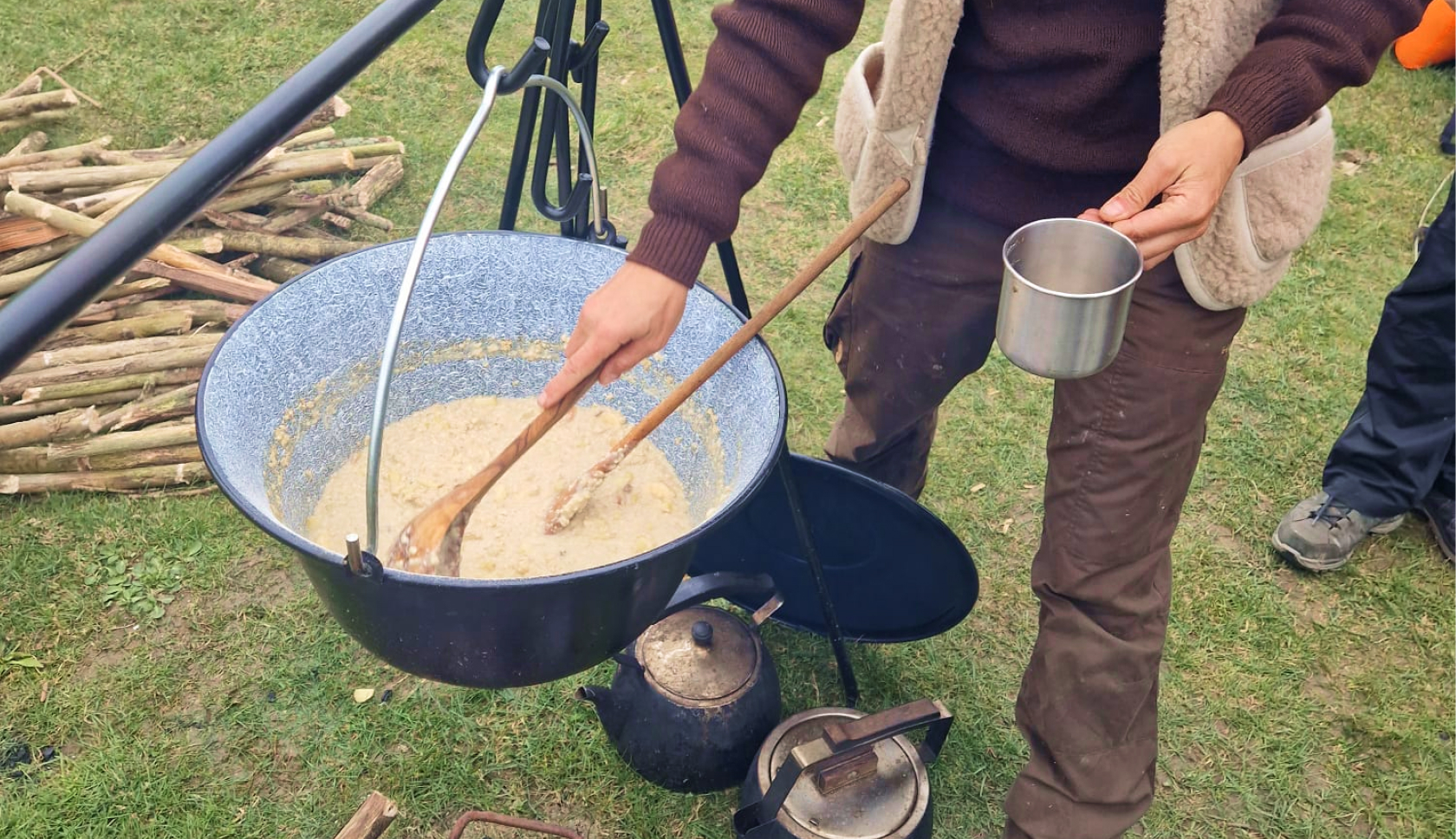 Warme havermout en verse koffie: een beter ontbijt in de buitenlucht bestaat niet