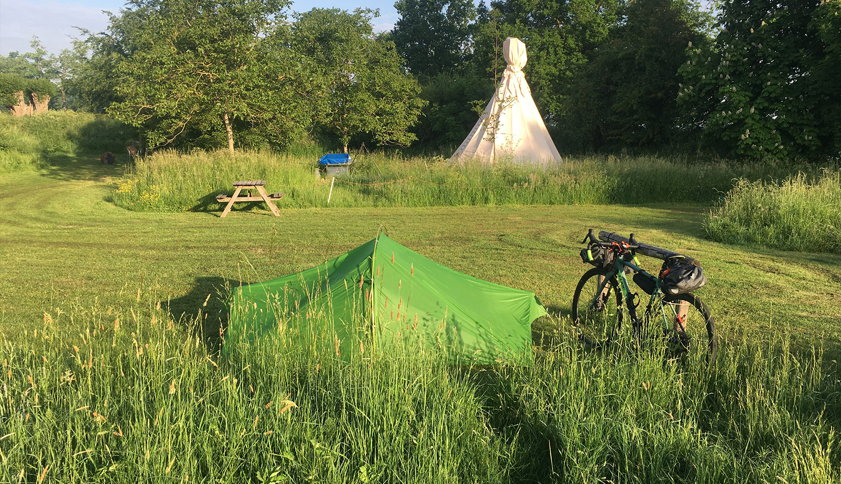 Een natuurkampeerterrein is een fijne uitvalsbasis tijdens het bikepacken