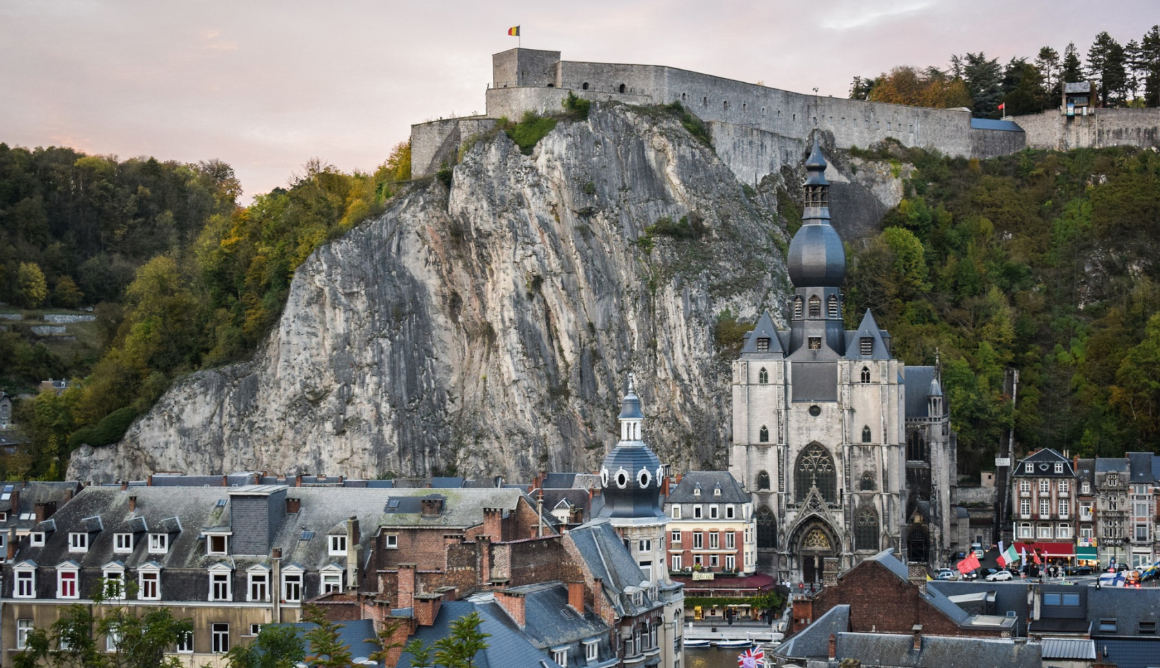 De stad Dinant in de Belgische Ardennen