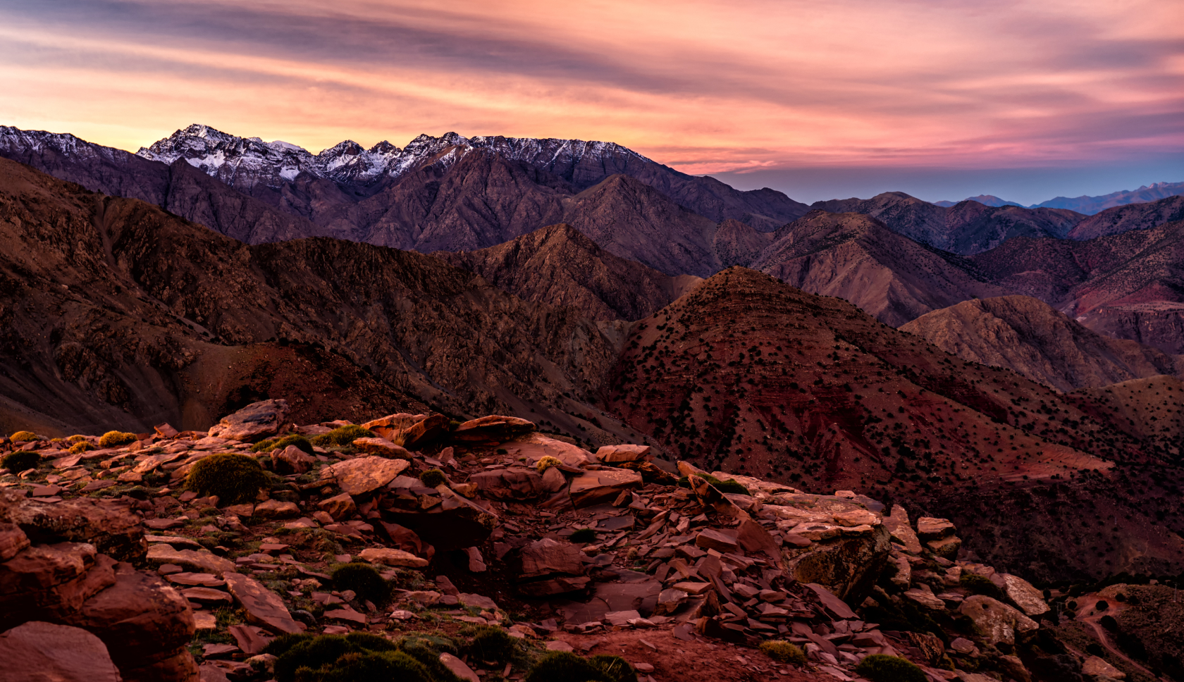 Mount Toubkal is de hoogste top in Noord-Afrika en biedt prachtige vergezichten over het Atlasgebergte