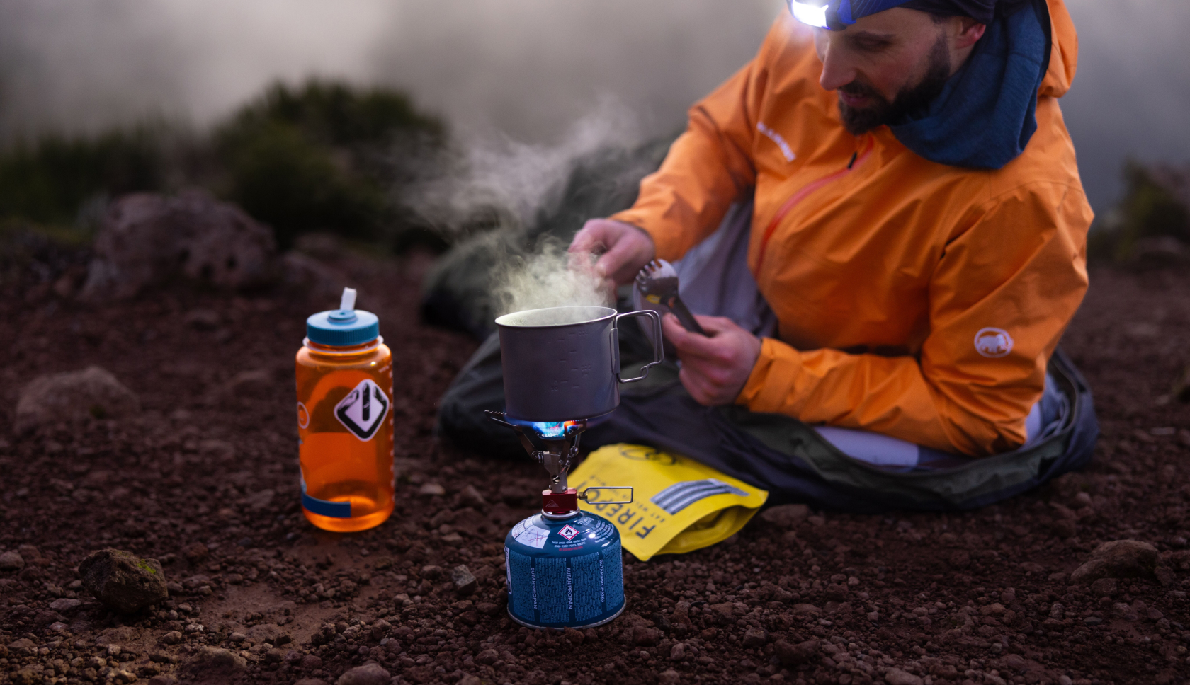 Bij een trekking is het belangrijk om geregeld en voedzaam te eten