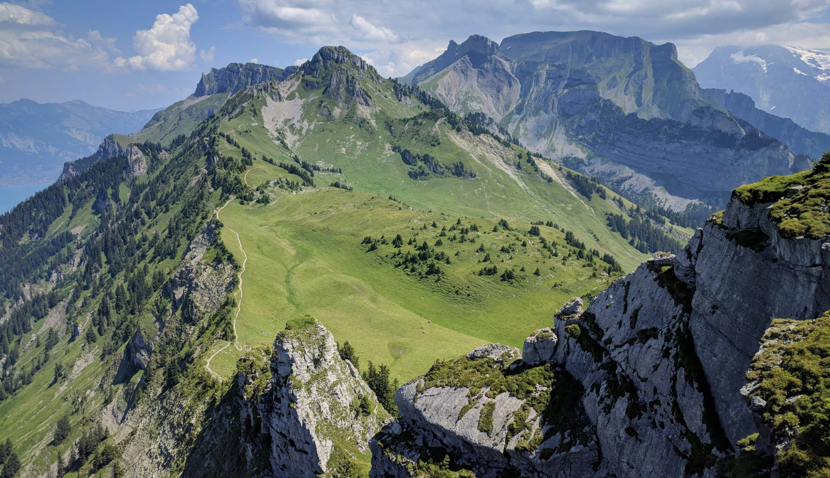 Ruige pieken vanaf de Schunige Platte in de Zwitserse Jungfrau Region