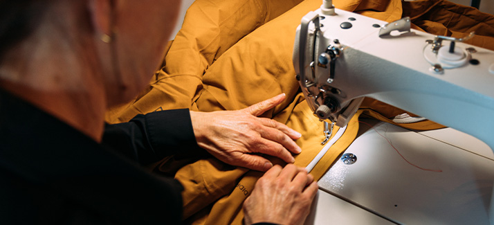 Kledingreparatie bij Bever: voor het herstellen van kleding