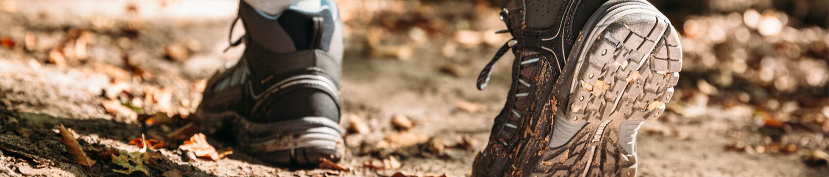 wandelschoenen in de modder