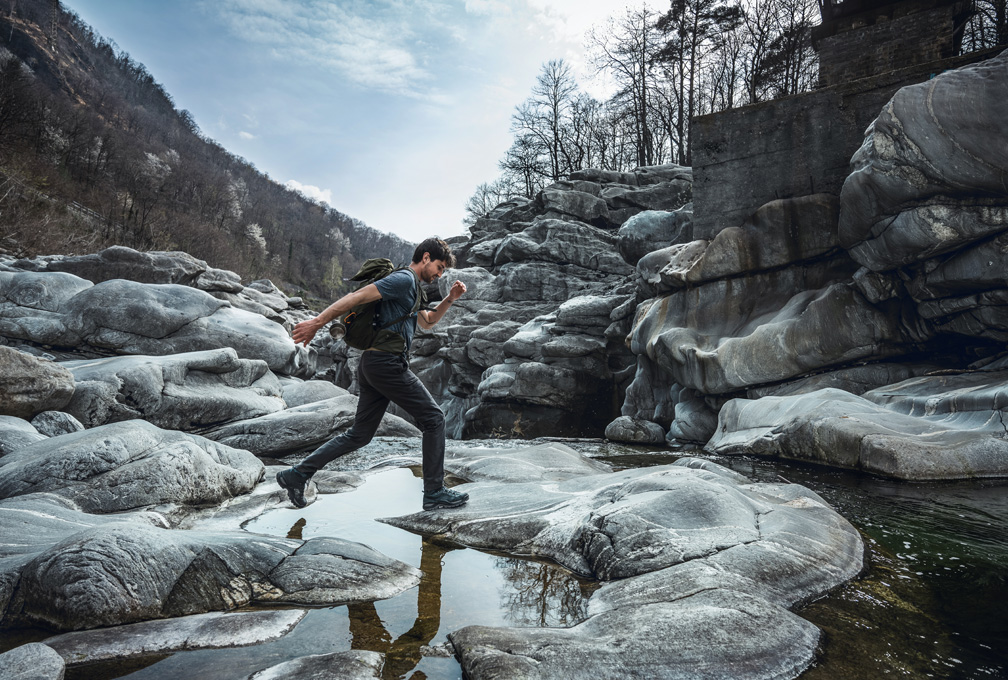 man in lowa-wandelschoenen