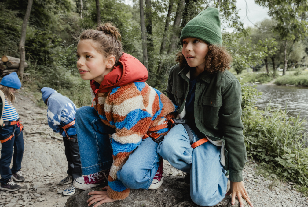 kinderen in ayacucho-kleding