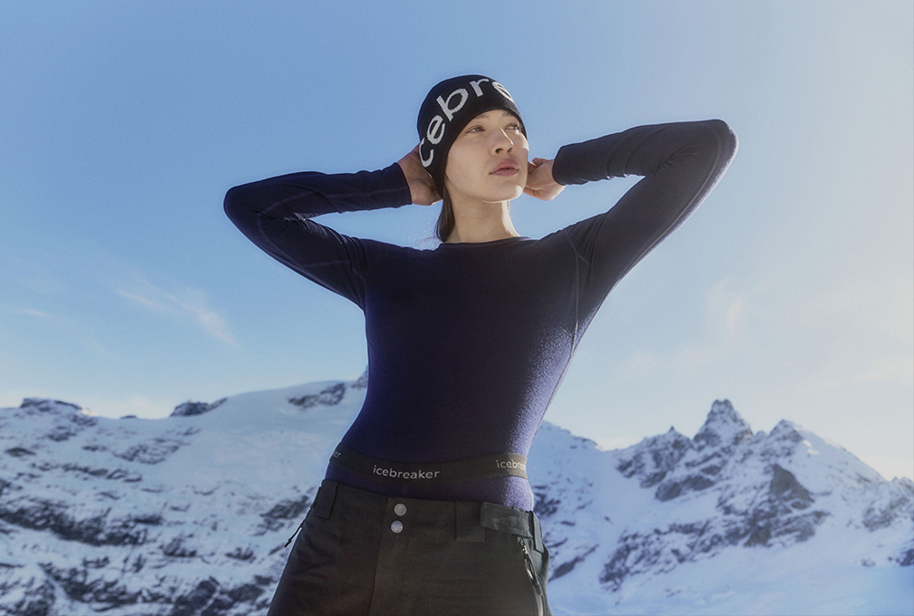 vrouw in icebreaker-kleding